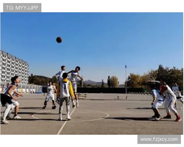 重庆篮球队运营革新探索：从管理模式到市场营销的全方位提升之路